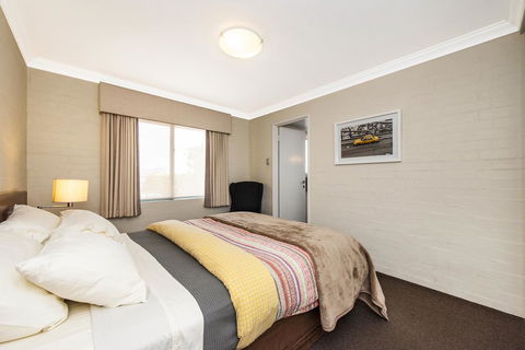 Subiaco Village 18 - Kingaroy Accommodation 11