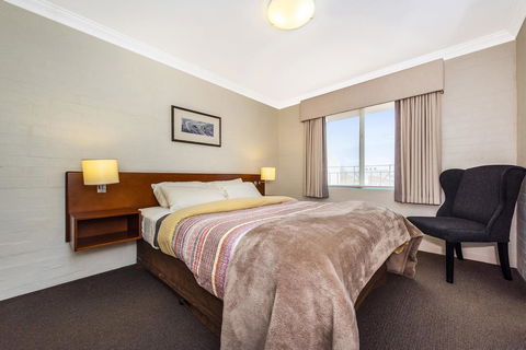 Subiaco Village 18 - Kingaroy Accommodation 14