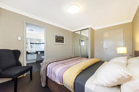 Subiaco Village 18 - Kingaroy Accommodation 13