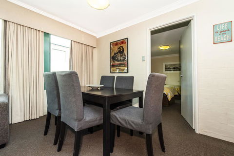 Subiaco Village 18 - Kingaroy Accommodation 4