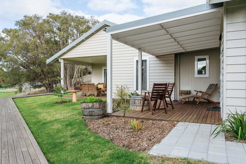 Stablebase - Kingaroy Accommodation 0