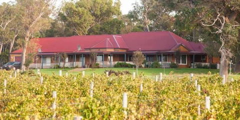 Burton Farmhouse - Kingaroy Accommodation 10