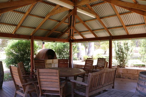 Burton Farmhouse - Kingaroy Accommodation 5
