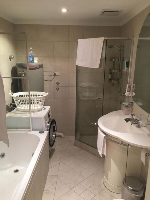 Colin St Apartment - Kingaroy Accommodation 8