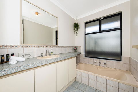 Scarborough Villa On Duke - Kingaroy Accommodation 14