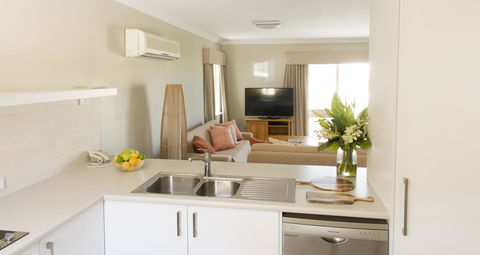 The Marina Hotel - Mindarie - Kingaroy Accommodation 24