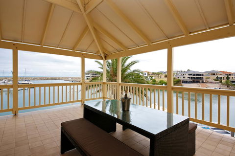 The Marina Hotel - Mindarie - Kingaroy Accommodation 7