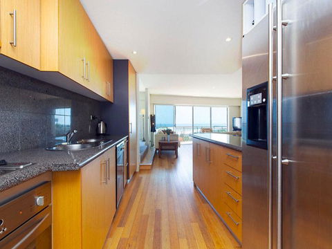 Beachfront Penthouse & Huge Terrace - Kingaroy Accommodation 3