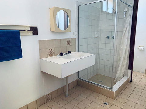 Shark Bay Cottages - Kingaroy Accommodation 8