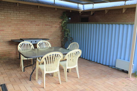Kestrel Chalets - Kingaroy Accommodation 23
