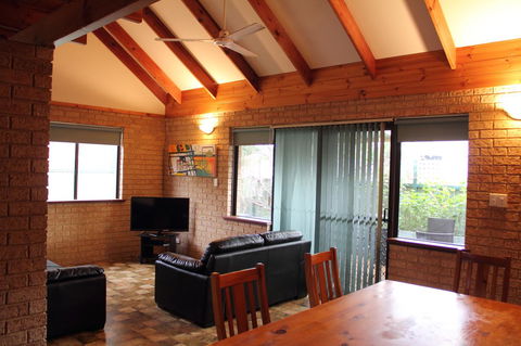 Kestrel Chalets - Kingaroy Accommodation 8