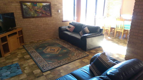 Kestrel Chalets - Kingaroy Accommodation 6