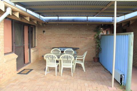 Kestrel Chalets - Kingaroy Accommodation 13