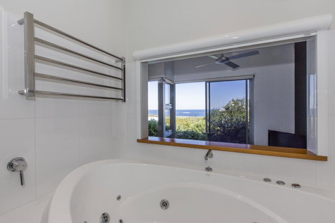 Aquatic Visions - Kingaroy Accommodation 5