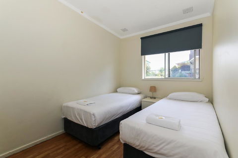 Scarborough Apartments - Kingaroy Accommodation 4