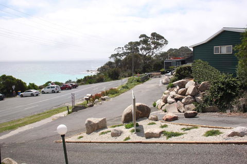 BINALONG BEACH COTTAGE Beachfront At Bay Of Fires Next To Restaurant - Kingaroy Accommodation 19