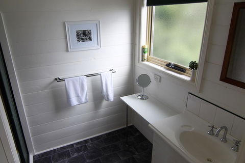 BINALONG BEACH COTTAGE Beachfront At Bay Of Fires Next To Restaurant - Kingaroy Accommodation 7