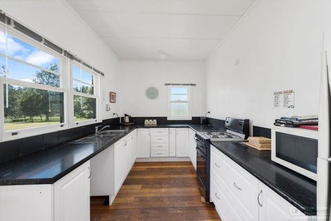 Giants Table And Cottages - Kingaroy Accommodation 28