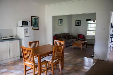 Giants Table And Cottages - Kingaroy Accommodation 17