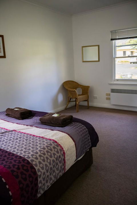 Giants Table And Cottages - Kingaroy Accommodation 6