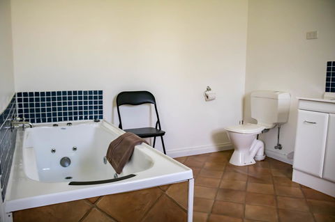 Giants Table And Cottages - Kingaroy Accommodation 8