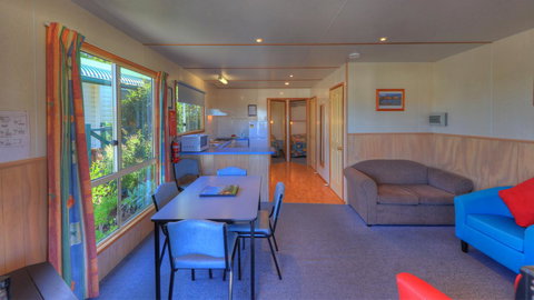 Bicheno Cabin Park - Kingaroy Accommodation 9