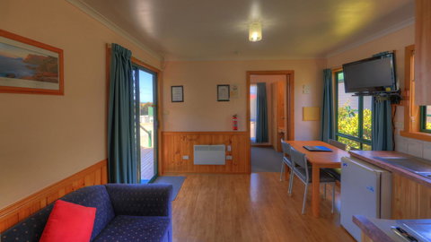 Bicheno Cabin Park - Kingaroy Accommodation 5