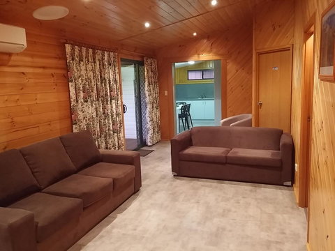 Bicheno Cabin Park - Kingaroy Accommodation 11