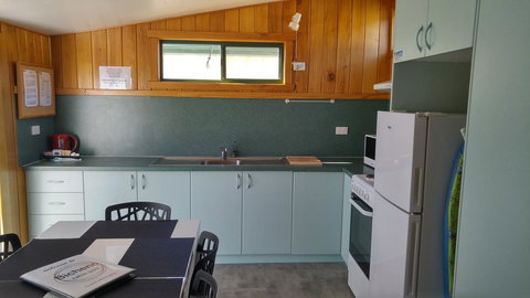 Bicheno Cabin Park - Kingaroy Accommodation 23