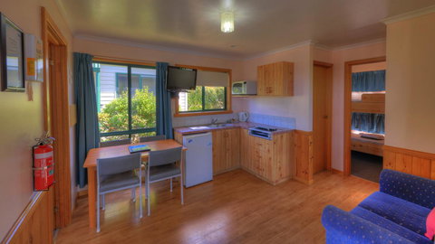 Bicheno Cabin Park - Kingaroy Accommodation 36