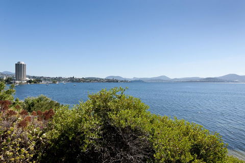 Sandy Bay Waterfront Home - Kingaroy Accommodation 14
