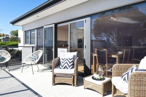 Sandy Bay Waterfront Home - Kingaroy Accommodation 5