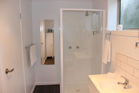 Boomers Retreat, Alonnah, Bruny Island - Kingaroy Accommodation 10