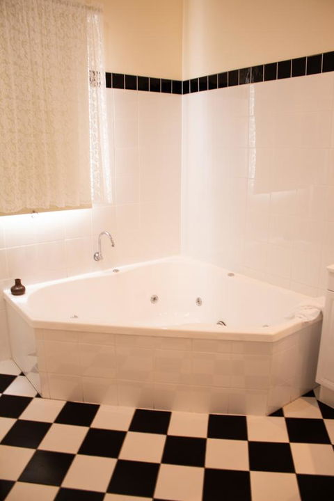 Stanley Hotel & Apartments - Kingaroy Accommodation 11