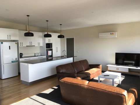 Couples Getaway On Bruny Island - Kingaroy Accommodation 23