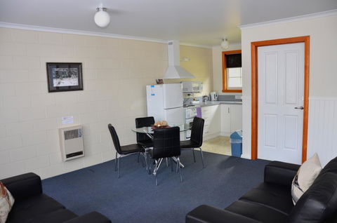 Castaway Holiday Apartments - Kingaroy Accommodation 12