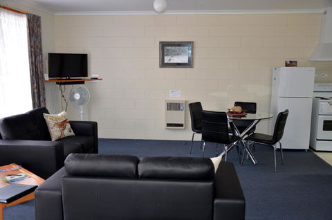 Castaway Holiday Apartments - Kingaroy Accommodation 21