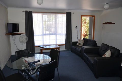 Castaway Holiday Apartments - Kingaroy Accommodation 27