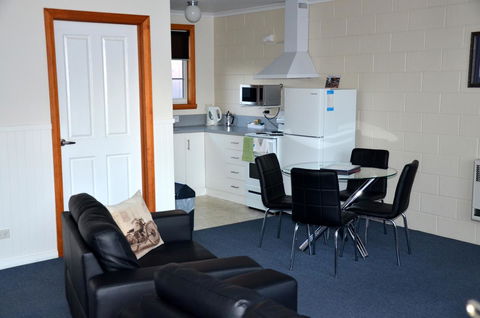 Castaway Holiday Apartments - Kingaroy Accommodation 10