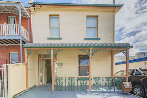 4 Bedroom House - Hobart CBD - Free Parking - Free WIFI - Kingaroy Accommodation 14