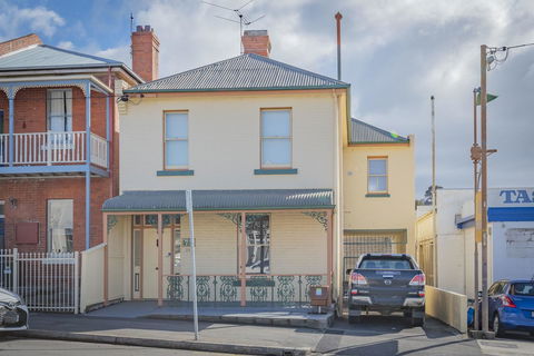 4 Bedroom House - Hobart CBD - Free Parking - Free WIFI - Kingaroy Accommodation 5