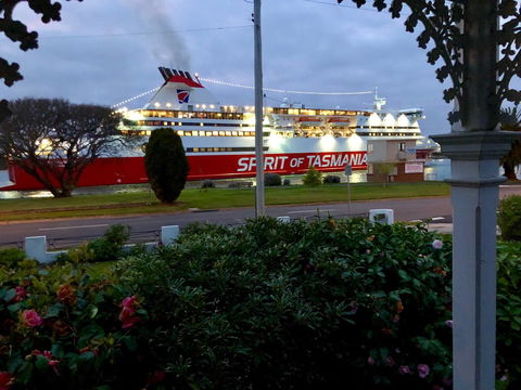 Riverbank Villa - Kingaroy Accommodation 10