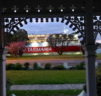 Riverbank villa - 4 bedroom house villa - Kingaroy Accommodation