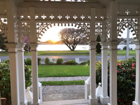 Riverbank Villa - Kingaroy Accommodation 8