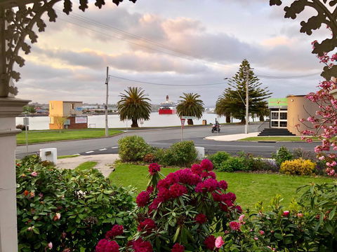 Riverbank Villa - Kingaroy Accommodation 6