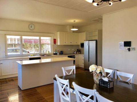 Riverbank Villa - Kingaroy Accommodation 5