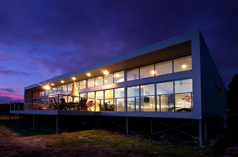 Sunset Bay Escape - Kingaroy Accommodation 0