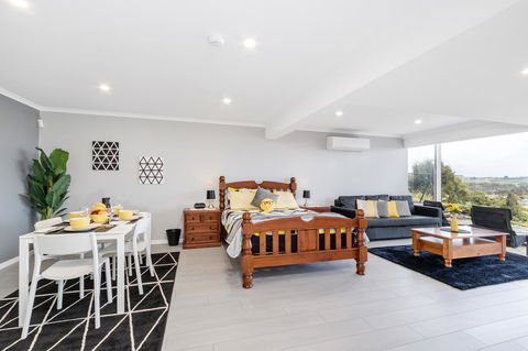 Views Forever - Devonport - Kingaroy Accommodation 3