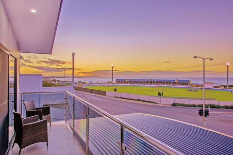 Burnie By The Bay Apartments - Kingaroy Accommodation 4