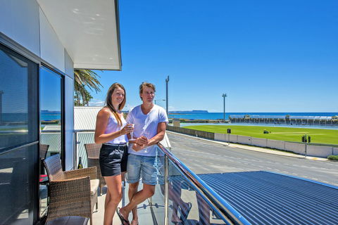 Burnie By The Bay Apartments - Kingaroy Accommodation 10